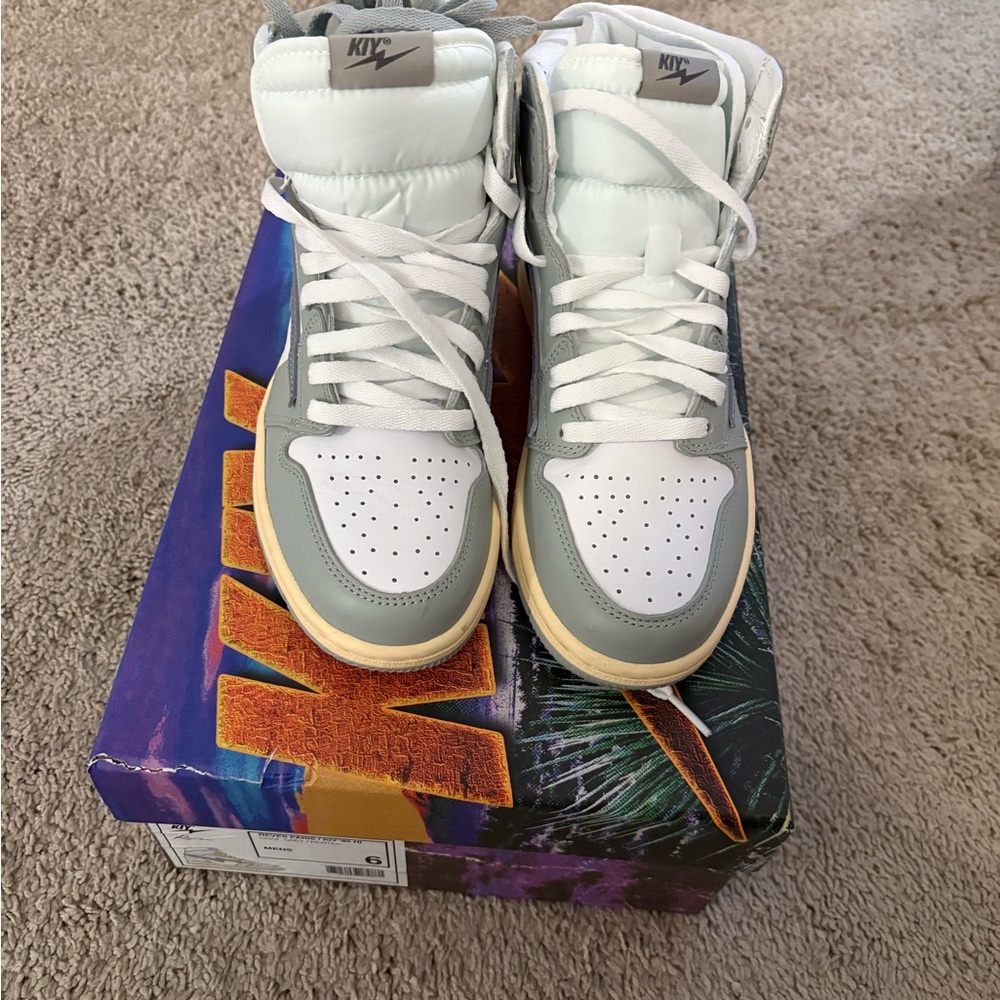 Reves Paris / Kiy High-Top Sneakers in Gray and White- Cool Grey Men 6
